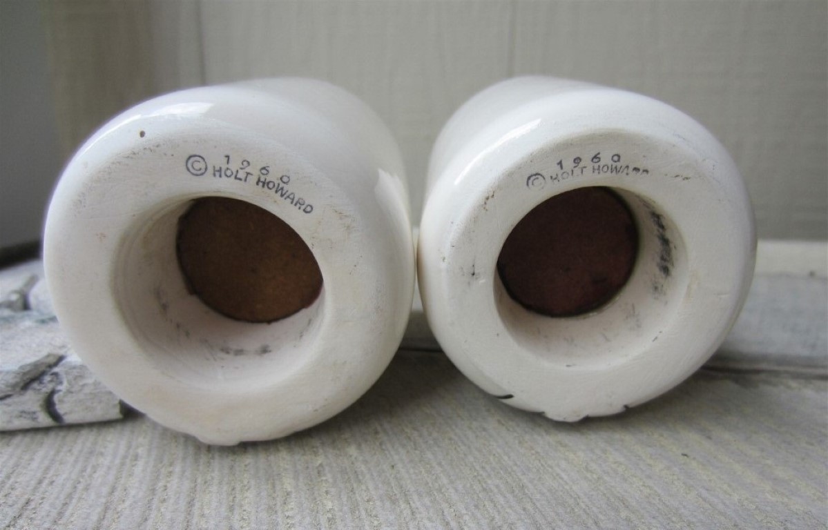Undersides of Cozy Kittens Meow Cups with 1960 Holt-Howard backstamps.