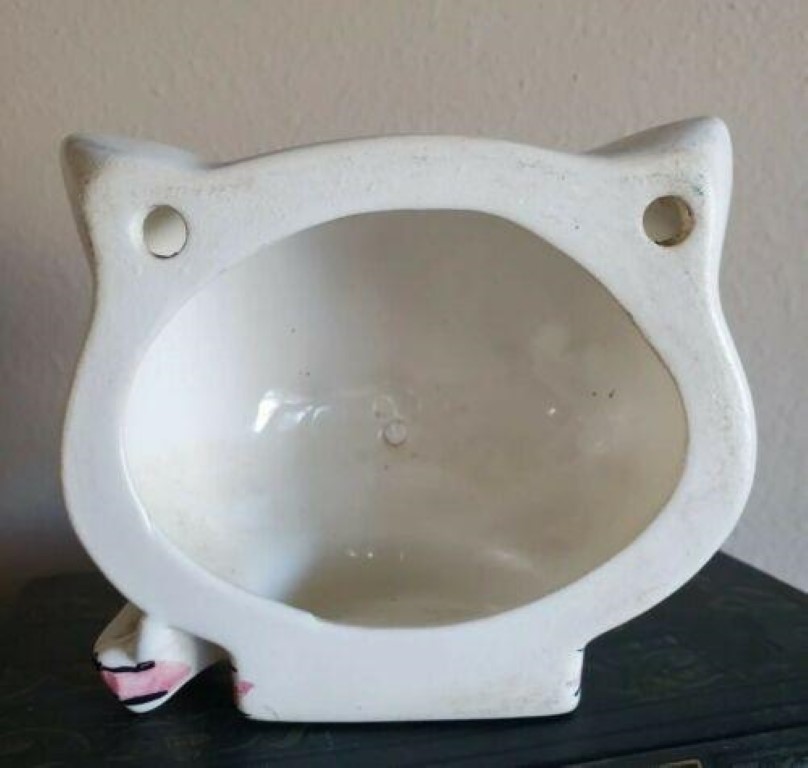 Rear of British Cozy Kittens String Holder
