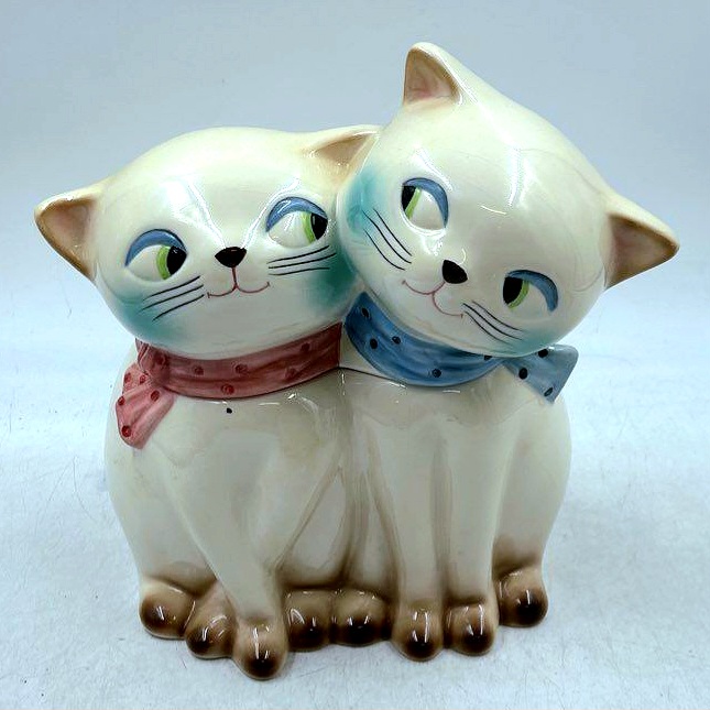 Grant Holt Associates Cozy Kittens cookie jar, front view.