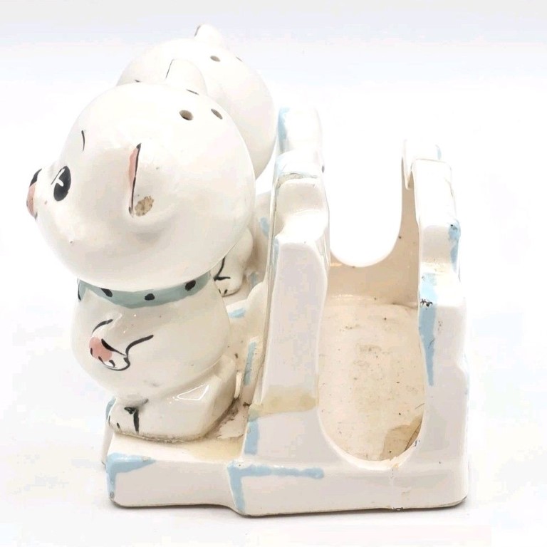 Opposite side view of Kitchen Cubs napkin holder.