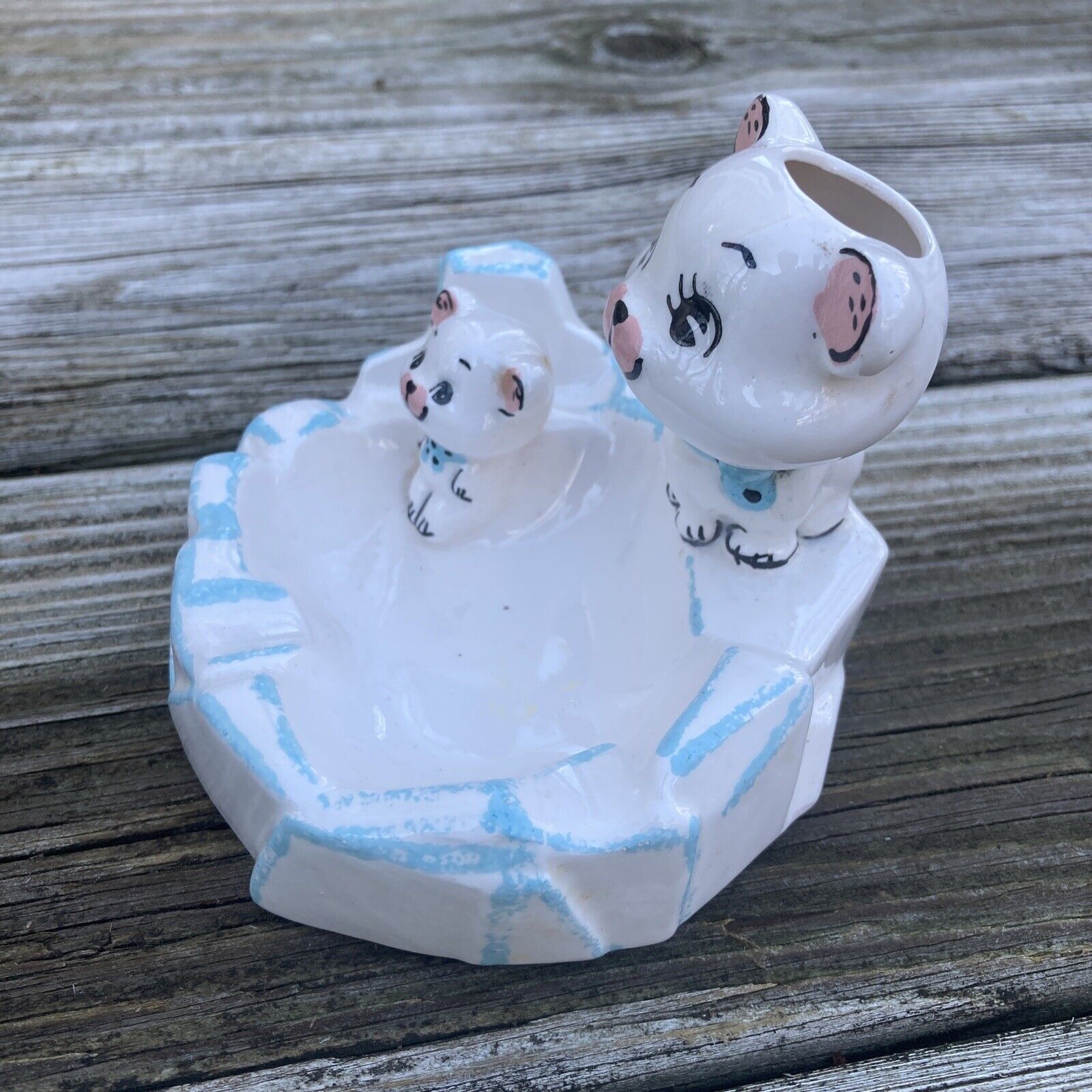 Kitchen Cubs ashtray, opposite three-quarter view.