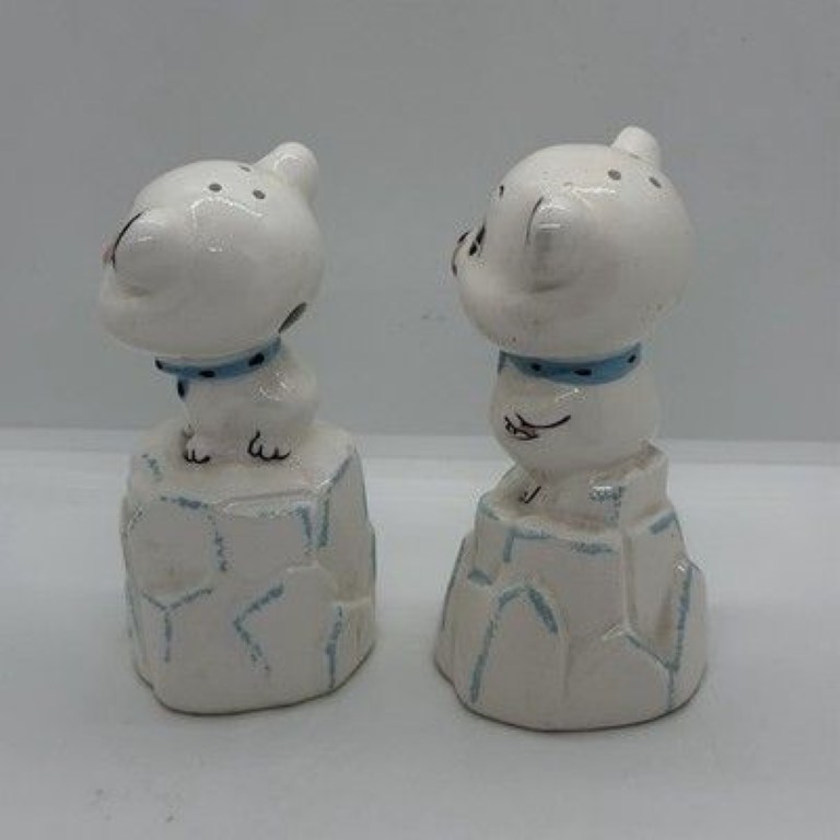 Kitchen Cubs Shake and Listen salt and pepper shakers, rear three-quarter view.