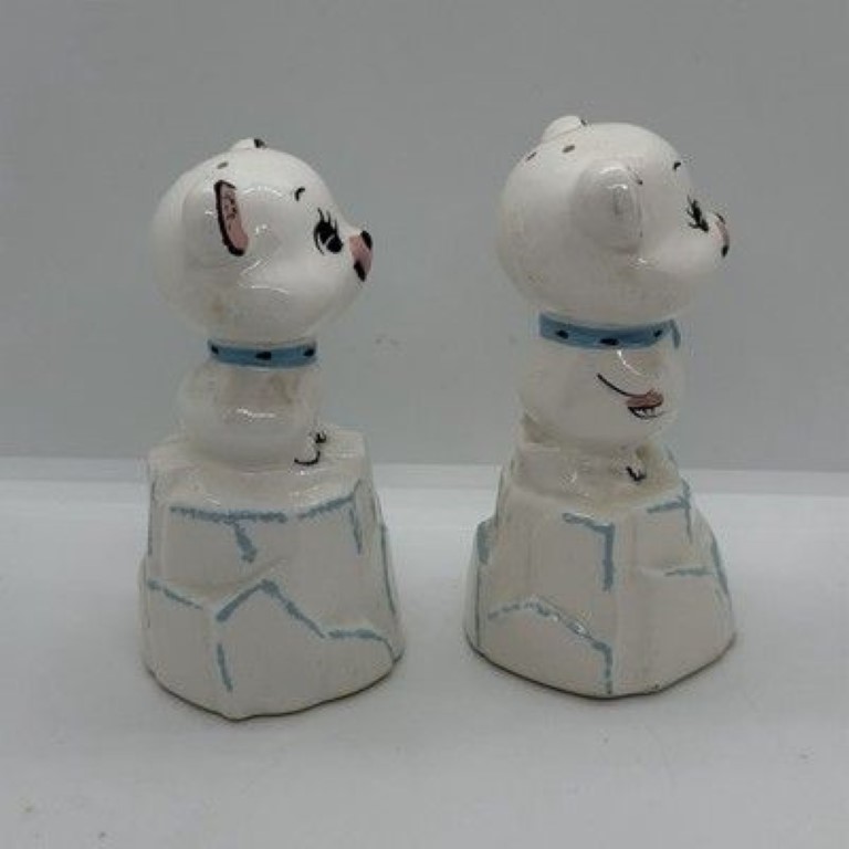 Kitchen Cubs Shake and Listen salt and pepper shakers, side view.
