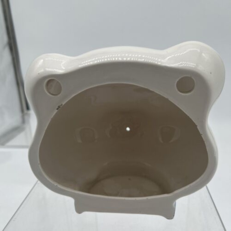 Interior of Kitchen Cubs polar bear string holder.