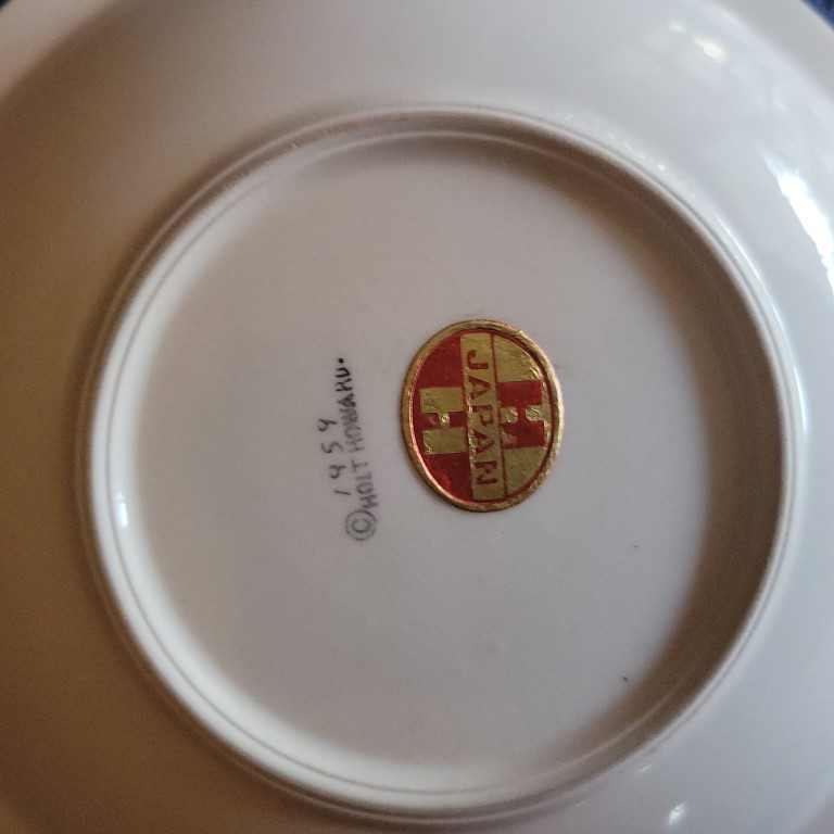 Underside of Holt Howard Gold Eye Santa candle plate.