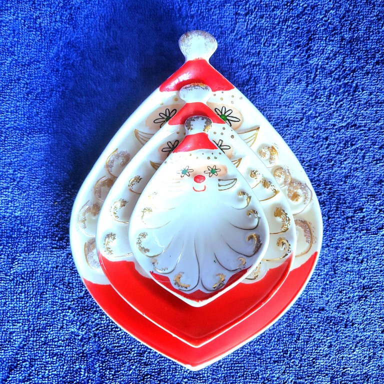 Three sizes of Holt Howard Starry-Eyed Santa dishes nested together for size comparison.