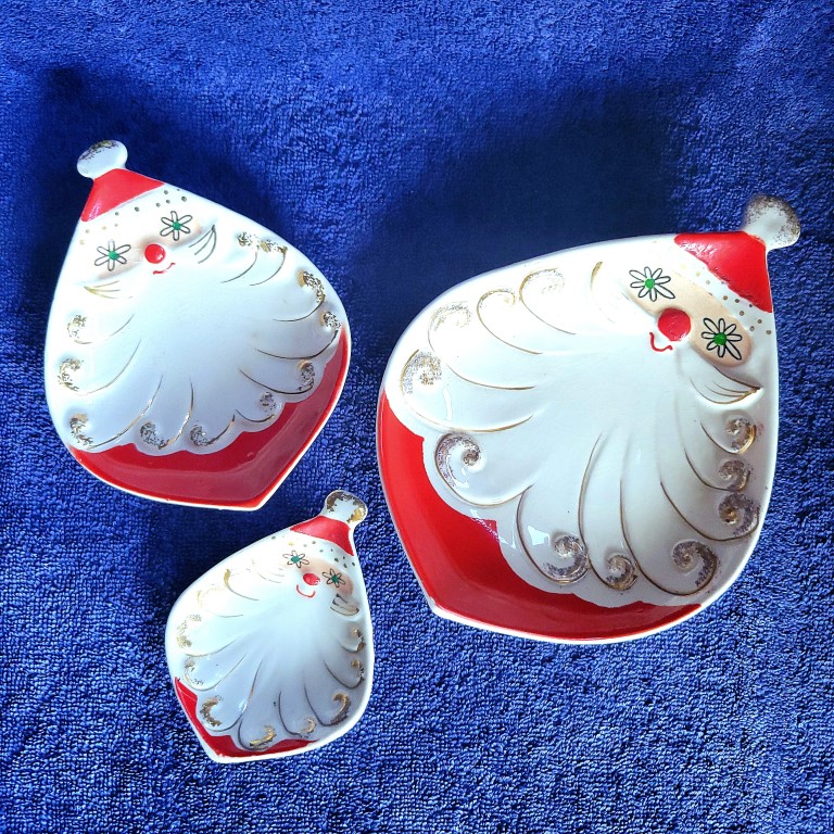 Small, Medium, and Large Holt Howard Starry-Eyed Santa dishes arranged together for comparison.