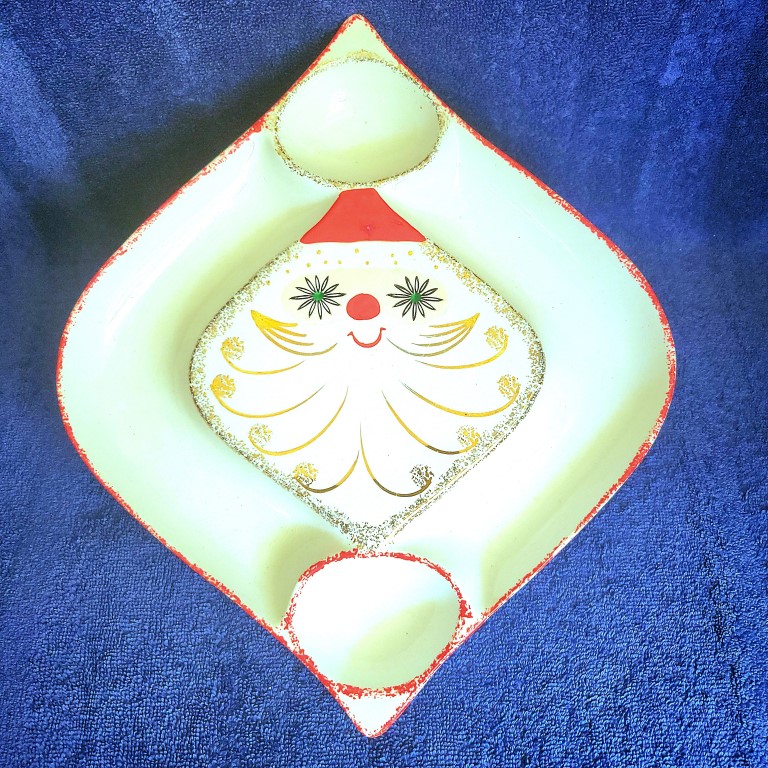 Holt Howard Starry-Eyed Santa chip and cheese tray.