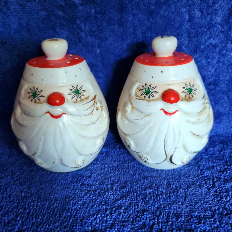 Holt Howard Starry-Eyed Santa salt and pepper shakers with Atomic-style eyes.