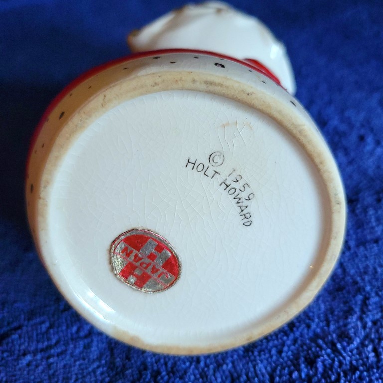Underside of Atomic-eye Holt Howard Starry-Eyed Santa Ashtray and Match Holder showing 1959 backstamp.