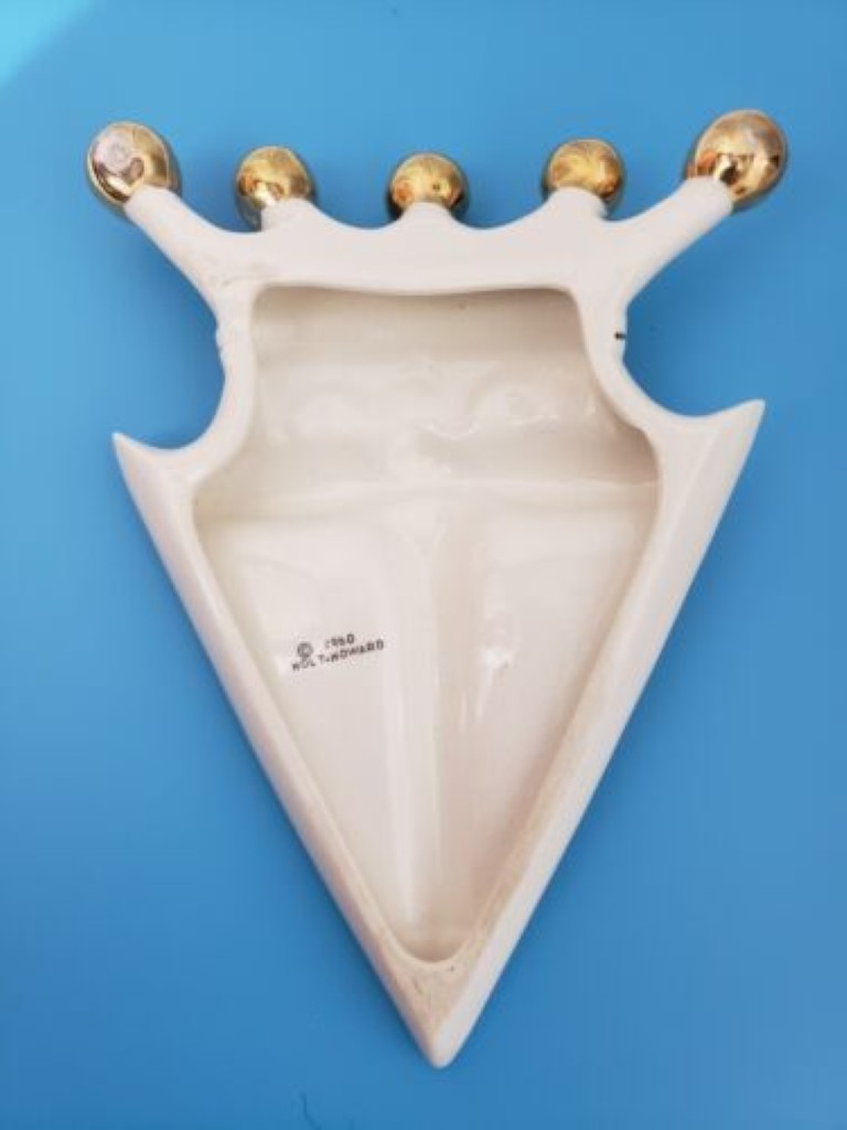 Large King Santa divided dish, back.