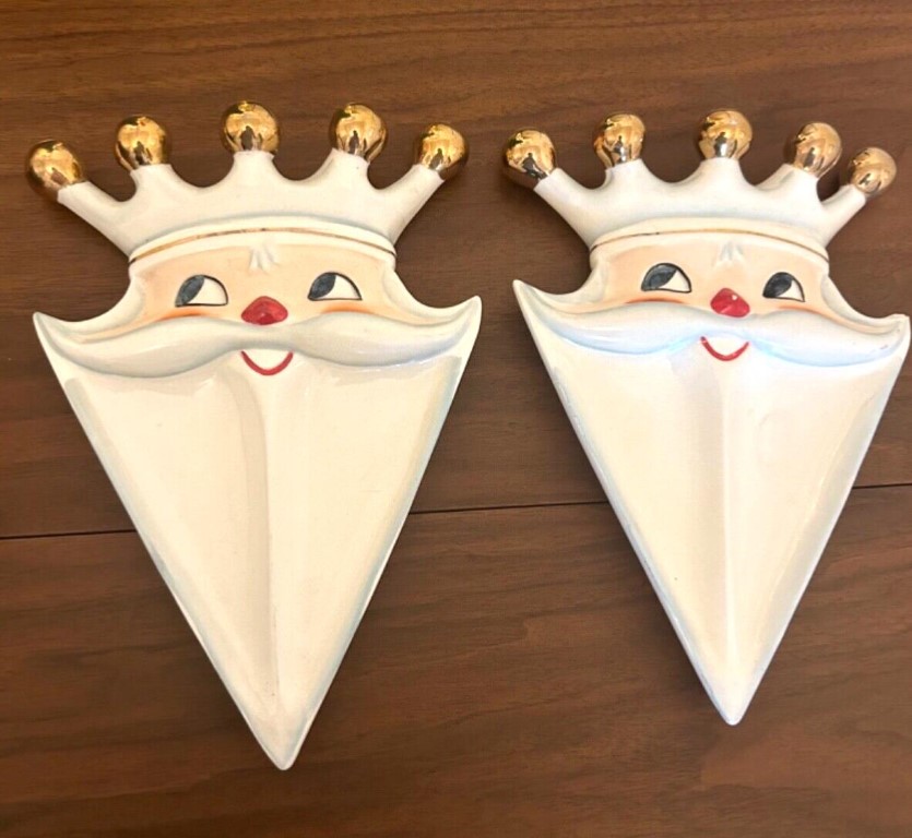 Large and small King Santa divided dishes shown side by side from the front.