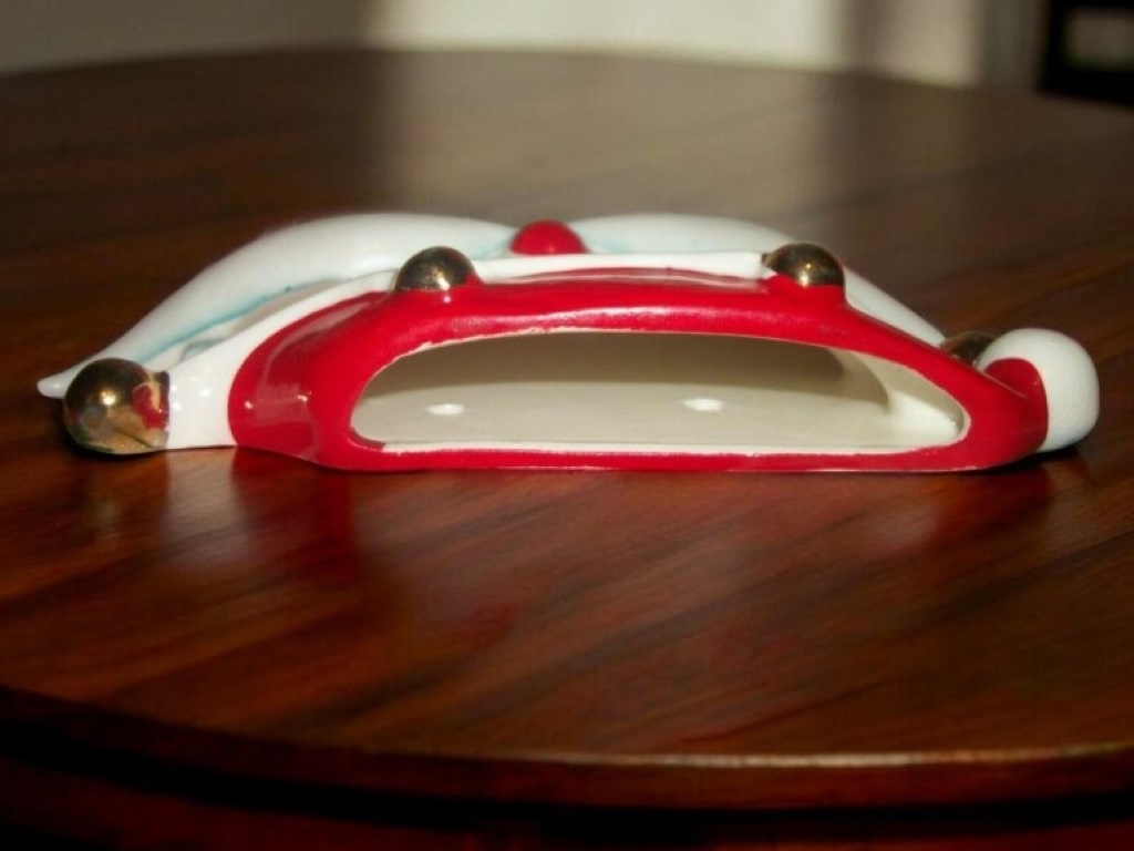 Top view of King Santa wall pocket showing opening in the crown.